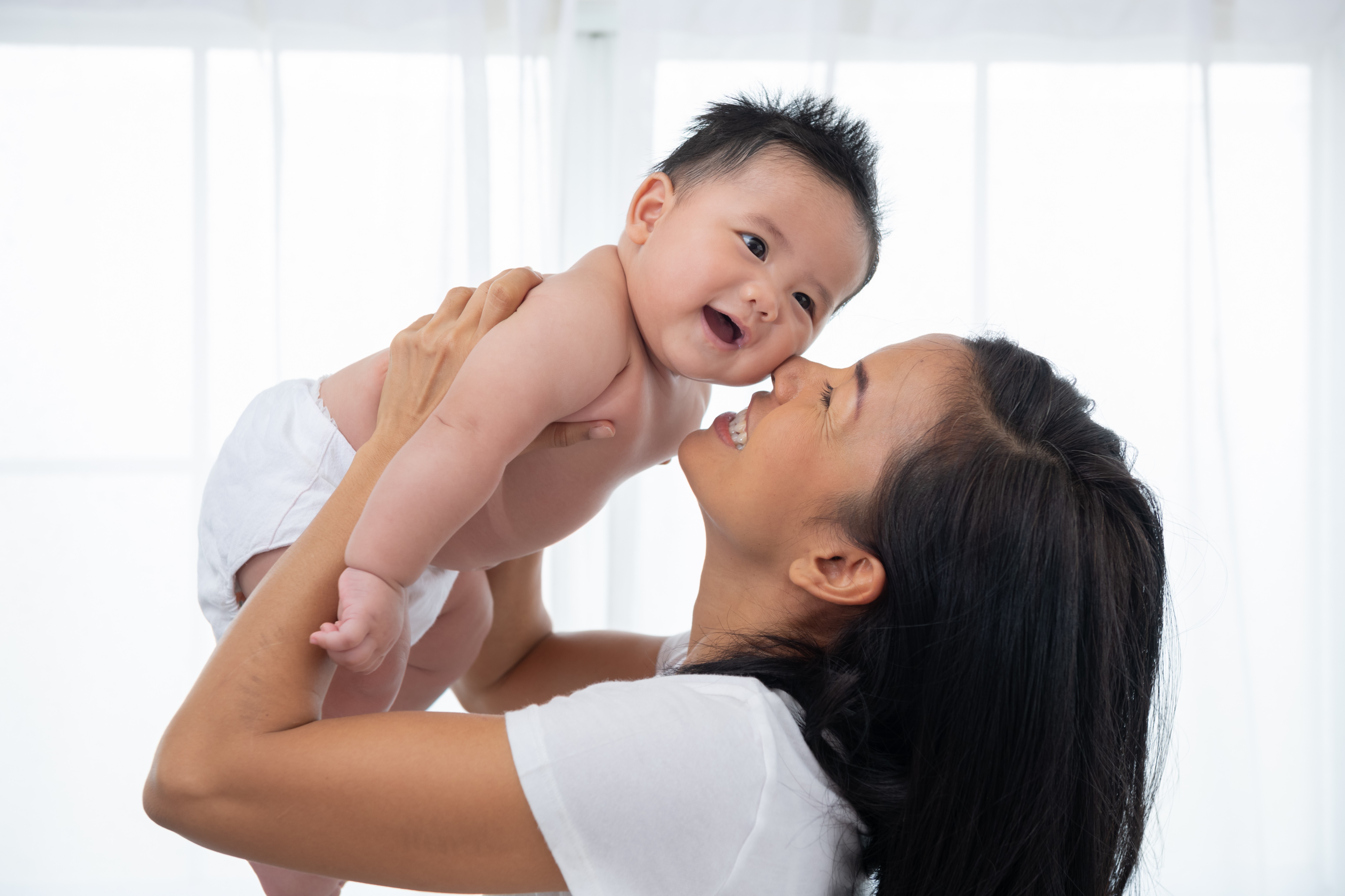 perkembangan attachment anak, secure attachment, bonding dengan anak, cara membangun ikatan emosional, parenting anak usia dini, Bunda, si Kecil